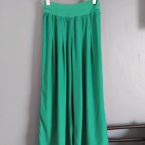 Lynne green wide crop pants like new, viscose fabric, sizes XS-S