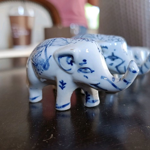 Porcelain elephant set of 5 like new