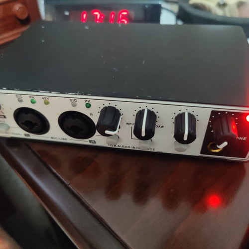 Audio Interface USB 2-Channel with Condenser Microphone used