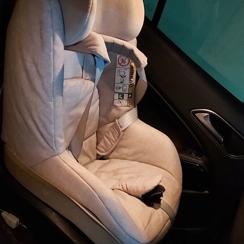 Maxi Cosi Two Way Fix car seat like new, i-Size compatible