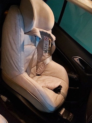 Maxi Cosi Two Way Fix car seat like new, i-Size compatible