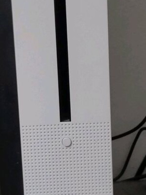 Xbox One S 500GB like new with DVD drive and controller
