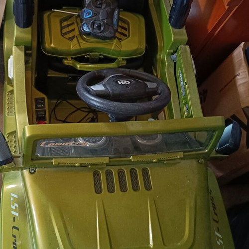 Electric Kids Ride-On Car like new with remote control
