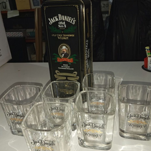Jack Daniel's collectible set with 6 whiskey glasses and metal box new