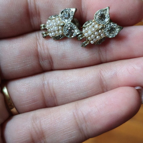 Owl stud earrings like new with rhinestones and pearls