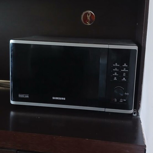Samsung microwave oven like new, barely used