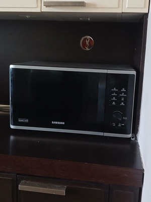 Samsung microwave oven like new, barely used