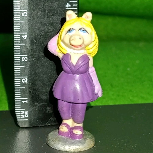 Miss Piggy PVC figure used 1999 The Muppet Show Jim Henson