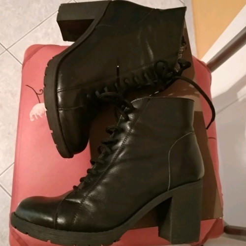 Black ankle boots used size 36 with zipper and laces