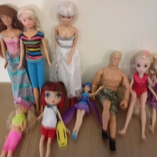 Dolls used, lot