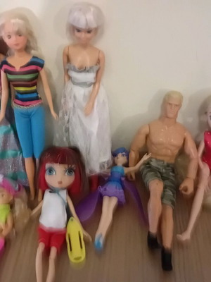 Dolls used, lot