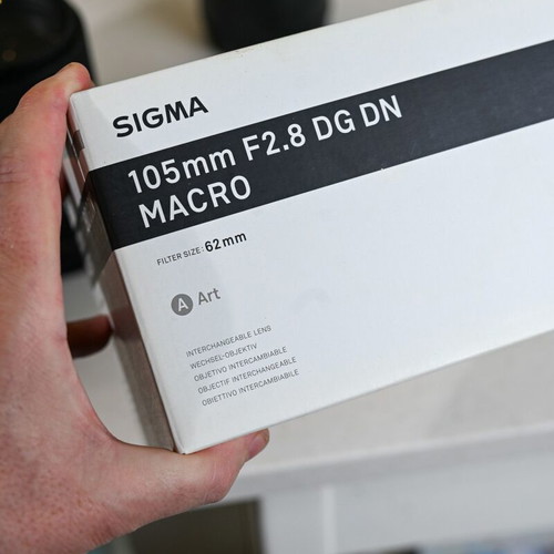 Sigma 105mm f/2.8 DG DN Macro Art lens like new for Sony E