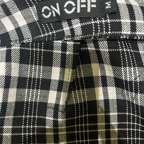 On off mini skirt like new, size M (fits S), black and white