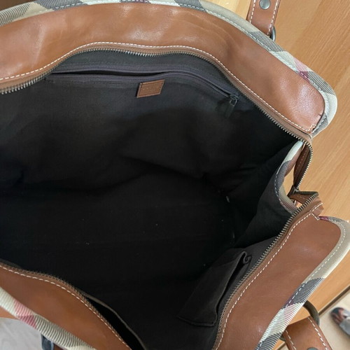 Burberry leather bag used in good condition