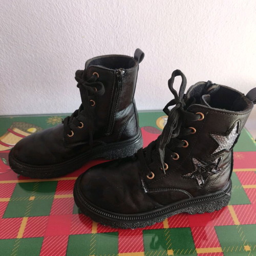 Black girls' boots size 28 with silver stars like new