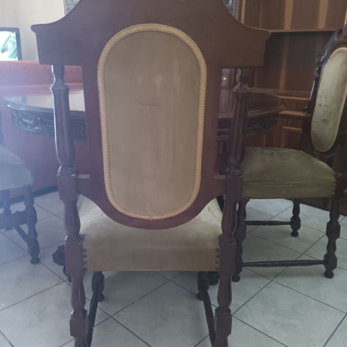 Dining table like new, heavy antique