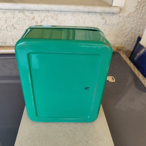 Metal cash box with security keys, green