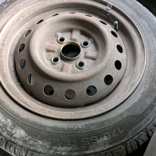 Yaris 2011 rims 175/65/R14 used set of 4