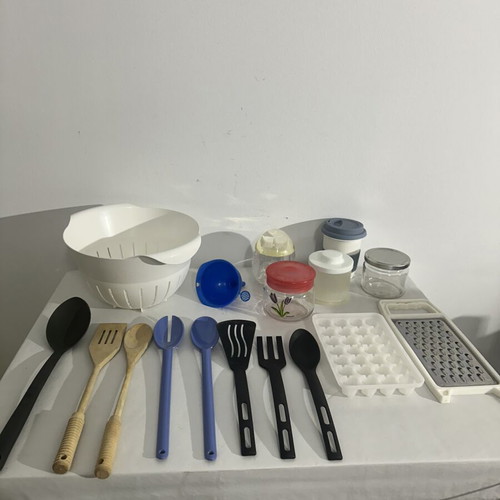 Set of 22 kitchen items
