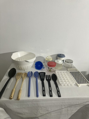 Set of 22 kitchen items