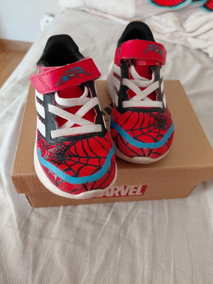Adidas αθλητικά παπούτσια Spiderman μέγεθος 24 μεταχειρισμένα, άσπρα και κόκκινα