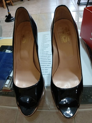 Cammina black patent leather sandals size 37 like new with leather sole