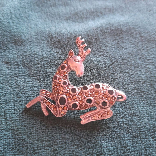 Metal vintage pins like new, set of 3 pieces