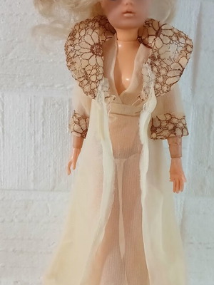 Sindy Pedigree doll used with outfits and stand