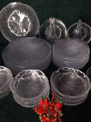 Kosta Boda Party Leaf plates set of 36 like new