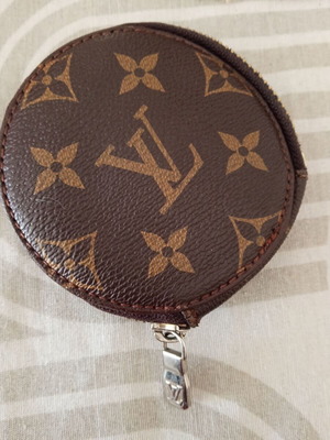 Louis Vuitton women's round monogram coin pouch used