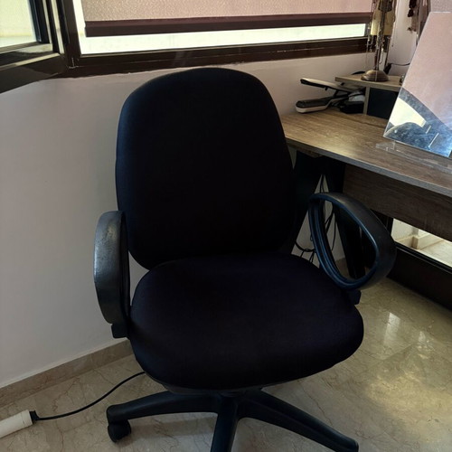 Office chair black like new