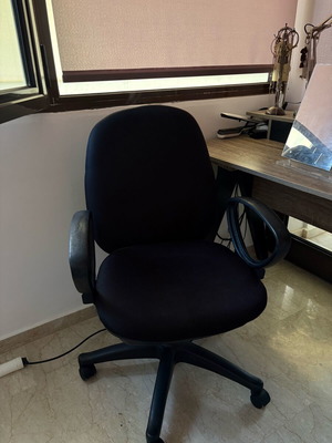 Office chair black like new