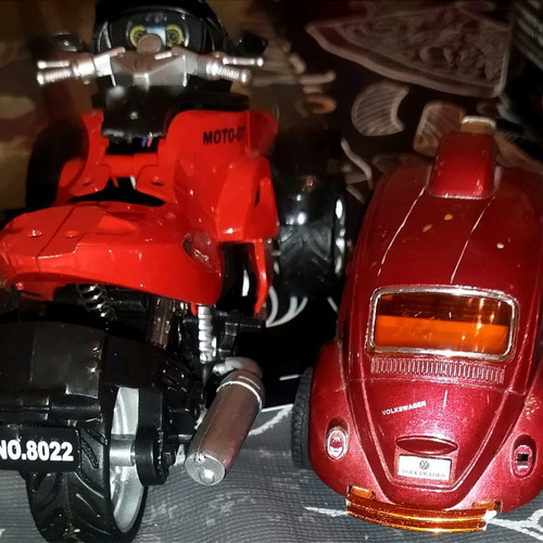 Car and motorcycle toys used, with sound and movement
