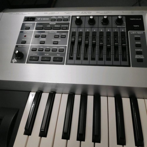 Roland Phantom G6 Workstation Synthesizer μεταχειρισμένος με επιπλέον ήχους και τσάντα