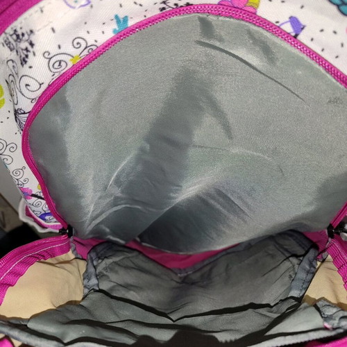 School bag like new with 5 compartments and 2 side mesh openings
