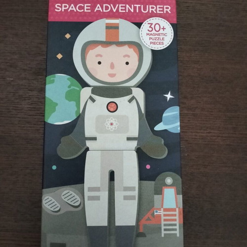 Magnetic astronaut game like new