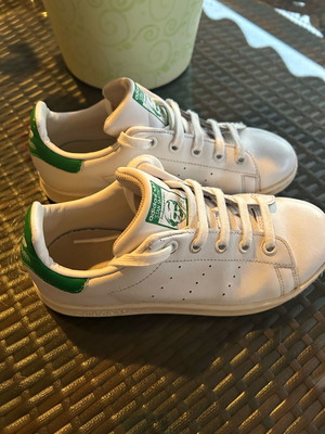 Adidas Stan Smith kids' athletic shoes size 35 used