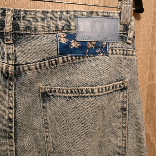 Desigual women's jeans used, mid-rise, size M, with patches
