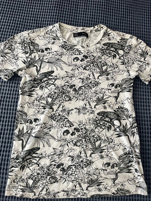 Bershka women's blouse with elegant patterns, size XS, like new