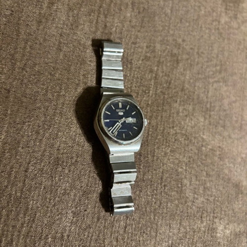 Seiko 5 004023 wristwatch used, needs date frame repair