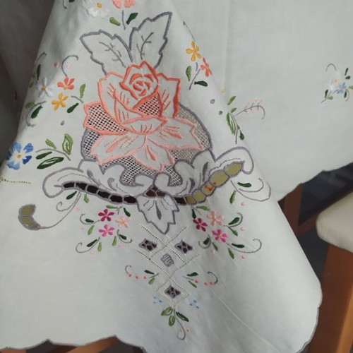 Extra large tablecloth set with 12 towels! FLASH SALE