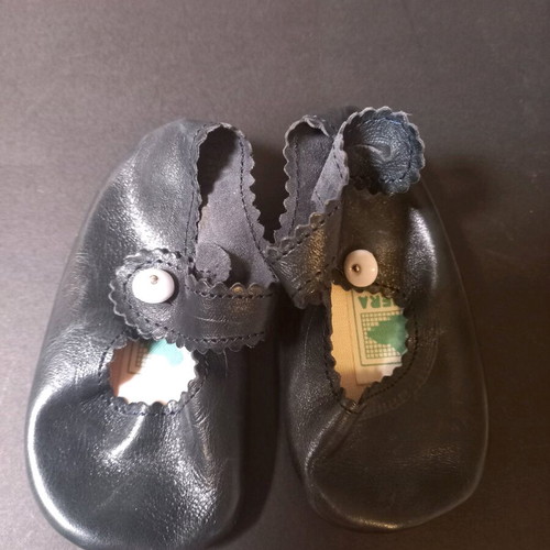 Hera baby shoe size 17 leather like new