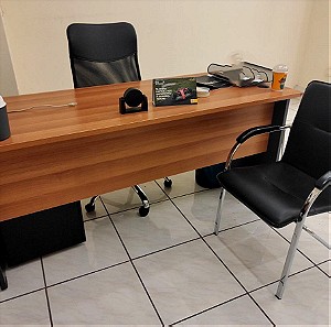 Γραφείο+Ξύλινη Συρταριέρα+2 Μαύρες Καρέκλες
