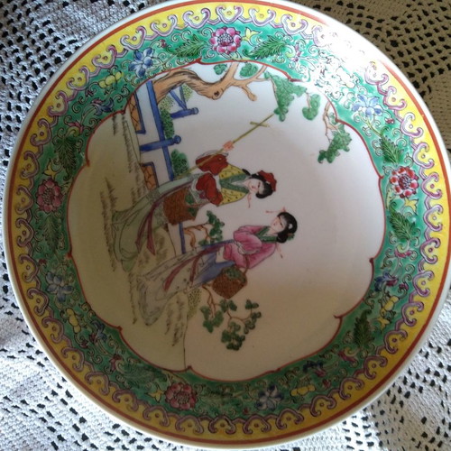 Chinese porcelain platter like new, diameter 23cm