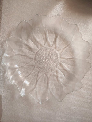 Serving platter flower shaped new