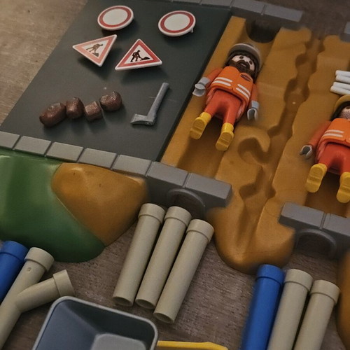 Playmobil 3126 construction repair site set, rare collectible 2002