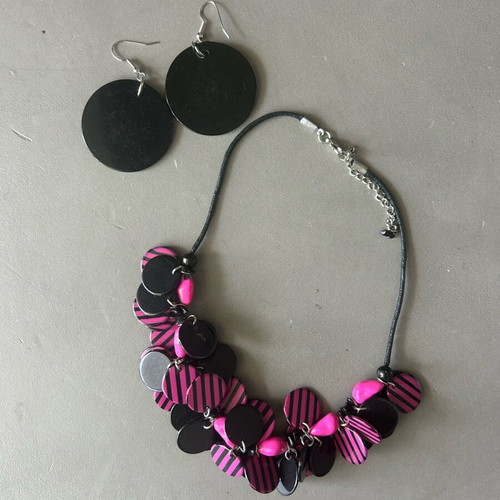 Statement jewelry set like new, black and fuchsia
