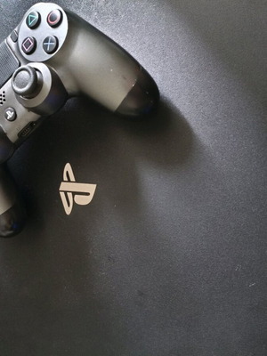 PlayStation 4 Pro μεταχειρισμένο με SSD 256GB και χειριστήριο