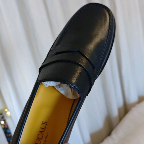 Doucal's leather loafers brand new with tags, size 40, black