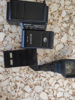 Sony Vintage Video Light with Charger AC-V25 and 2x NP-55 Batteries used